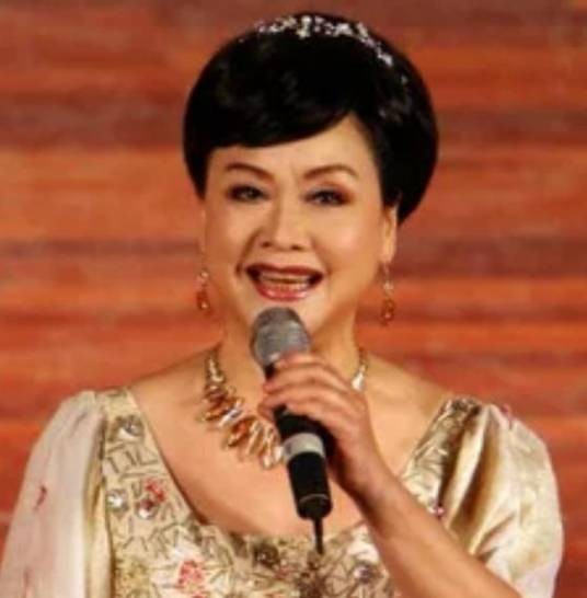 摘一束玫瑰送与你（李谷一演唱的歌曲）