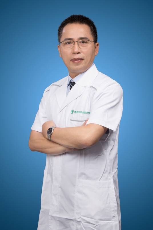黄平华（瑞派宠物医院十强专家顾问）
