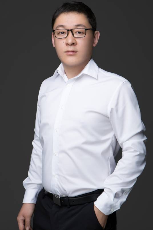 赵岩(北京理工大学重庆创新中心装备轻量化技术研究所所长、重庆数元道科技有限公司董事长)