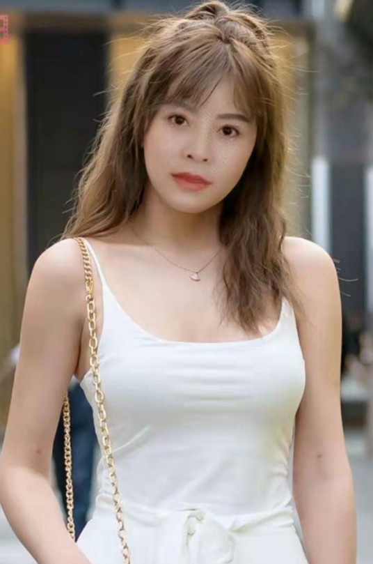 张雯（中央电视台网大型活动组委会执行总导演）