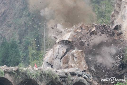 石块爆孔