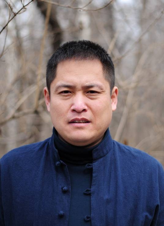 朱磊(副教授,硕士研究生导师,东北林业大学园林学院美术教研室主任)