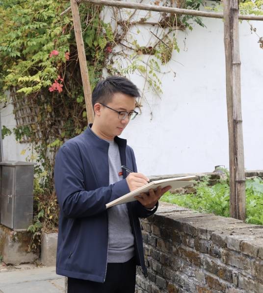 梁宇(江西省高级工艺美术师)