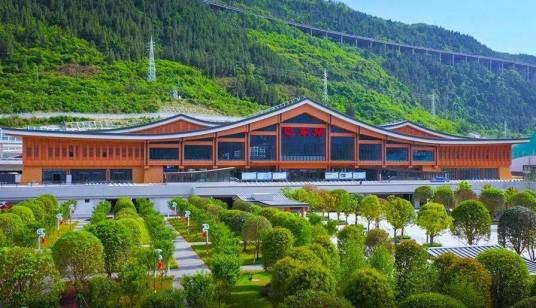 巴东站(中国湖北省恩施土家族苗族自治州境内铁路车站)