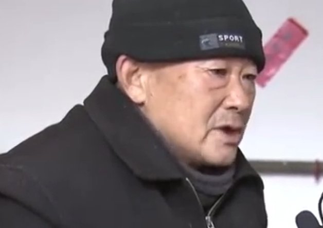 被千元假钞买走半扇猪的老人发称骗子已落网，老人获得了好心人的哪些帮助？