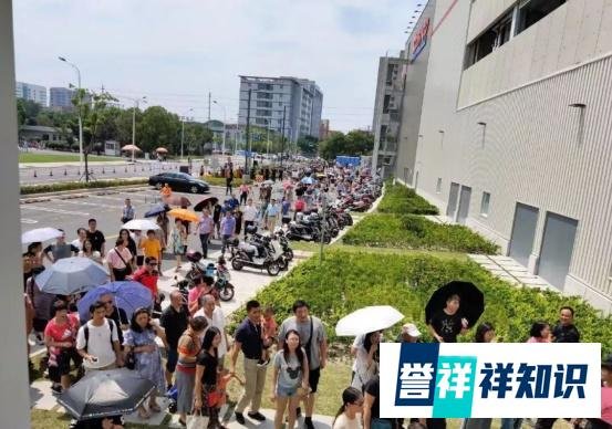 茅台抢光了!爆火后的上海Costco:排队退会员卡