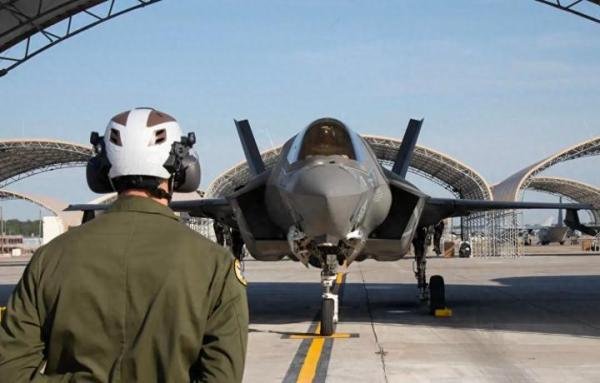 美国海军陆战队发现失踪F-35B残骸,并将所有机队飞机停飞2天