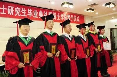 食堂师傅曾资助中科院走红博士,中科院走红博士的求学路是怎样的?