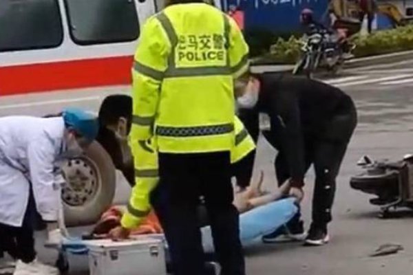 卫健局回应急救伤者从担架摔落，跌落会给伤员带来怎样的二次伤害？