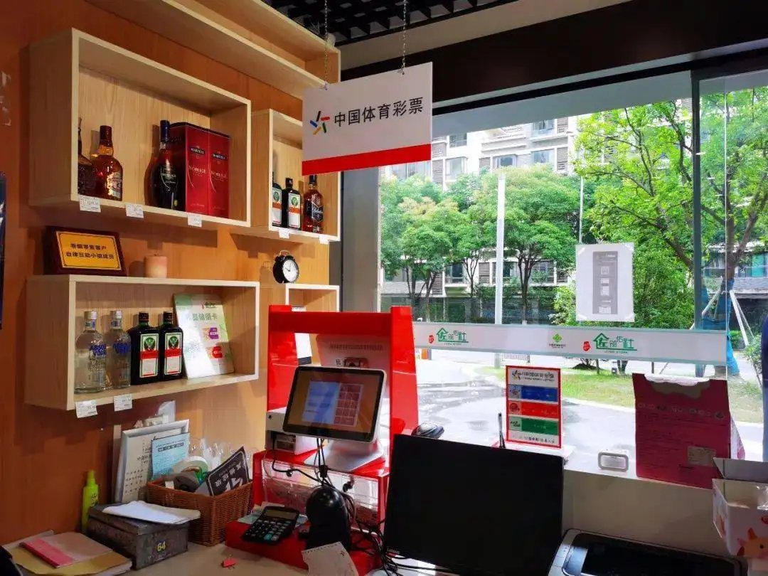 男子打砸彩票店:花3万7中2万9嫌少,其行为会被如何定性?