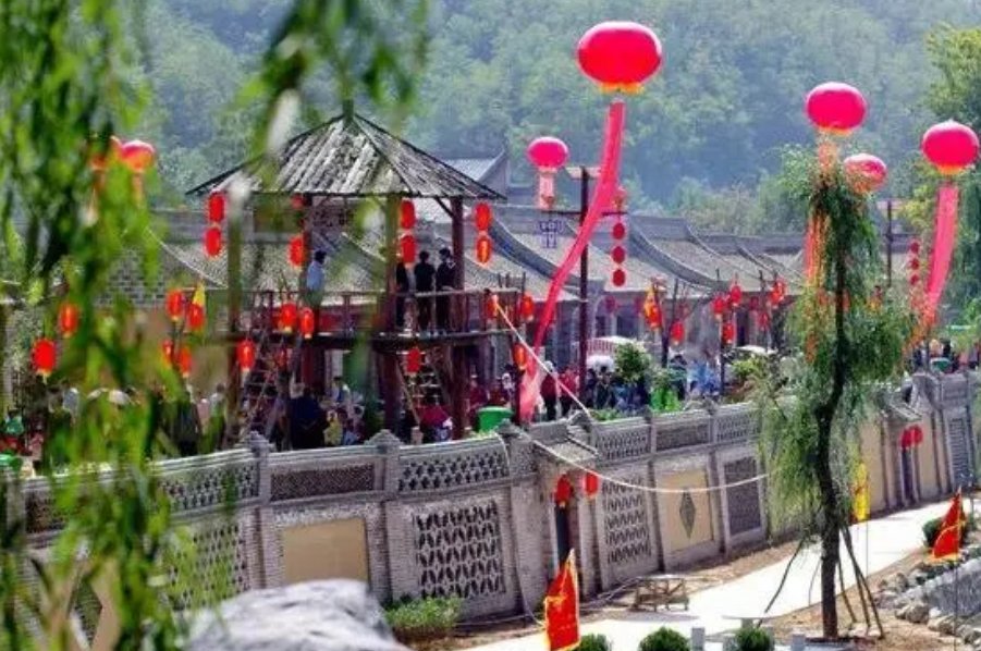 你如何看待明星村大拆大建一两年浪费近700万这件事？