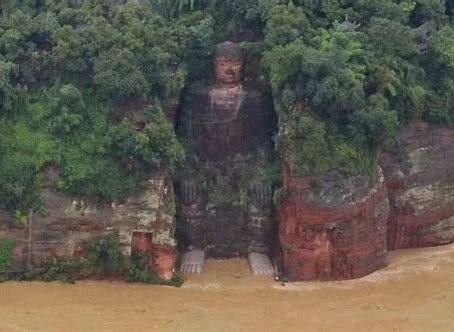 乐山大佛脚下水位持续下降:部分河床裸露在外,干旱过后会带来哪些后果?