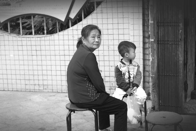 湖南一63岁的外婆和13岁外孙家中自杀,这到底怎么回事啊?