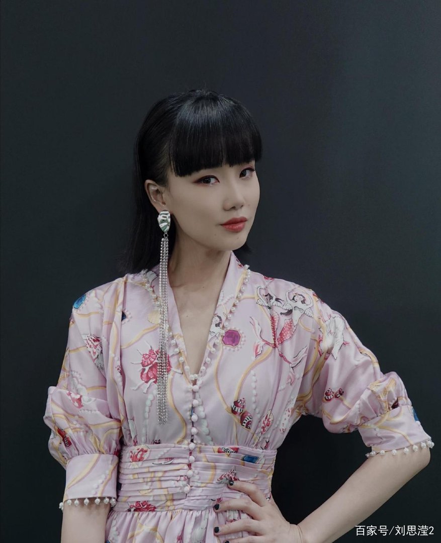 黄龄在节目中大方承认有男友，她男朋友是圈内人吗？