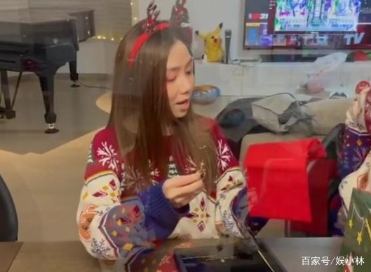 邓紫棋男友送百万豪礼，令她情绪失控，自曝车都舍不得买，是买不起吗？
