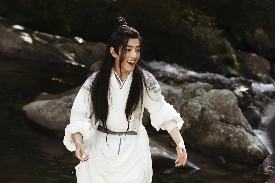 《陈情令》魏无羡这个角色让肖战圈粉不少，那么dyf走电梯事件是怎么回事？