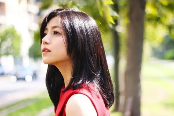 陈妍希肚子隆起引热议,曾自曝与陈晓计划生二胎,她在婚后的生活如何?