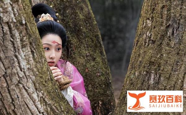 《花琉璃》:狠人就在眼前,扮猪吃老虎,嘉敏成手下败将不冤枉