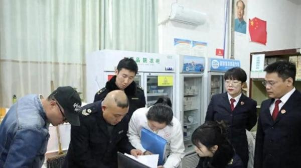 一个医生吸毒，另一个医生为其开具杜冷丁，一起被抓
