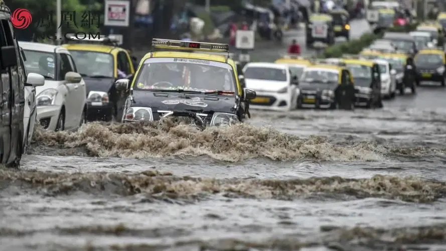 雷暴大风突袭苏州,路边公交站亭瞬间垮塌,面对极端天气需要做哪些防范?