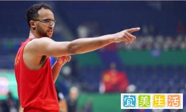 李凯尔长途飞行后晒照正式到家 告别前表态未来仍愿意为男篮效力
