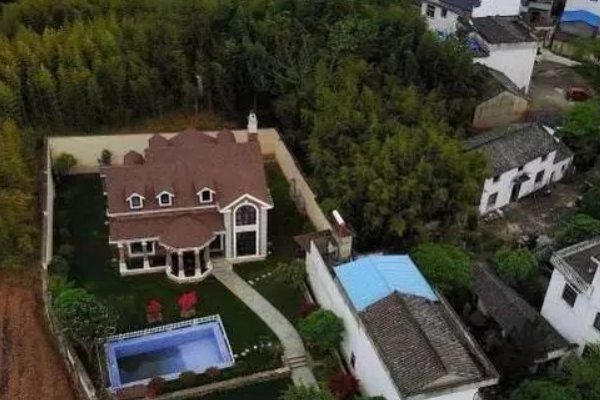 安徽一村上千人在欧洲挣钱回乡盖别墅,他们在欧洲是如何赚钱的?