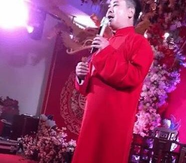 婚庆公司谈买内衣不合适迎亲被拒，双方在此事当中都存在哪些问题？