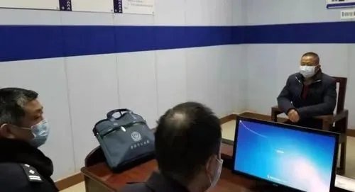 媳妇不接电话男子辱骂110撒气,抓捕过程还向民警扔砖头!这是啥人呢?