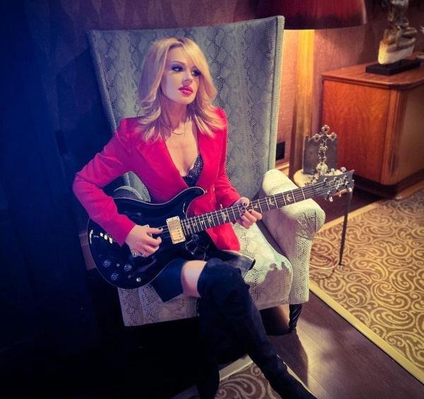 迈克尔杰克逊this is it吉他手orianthi