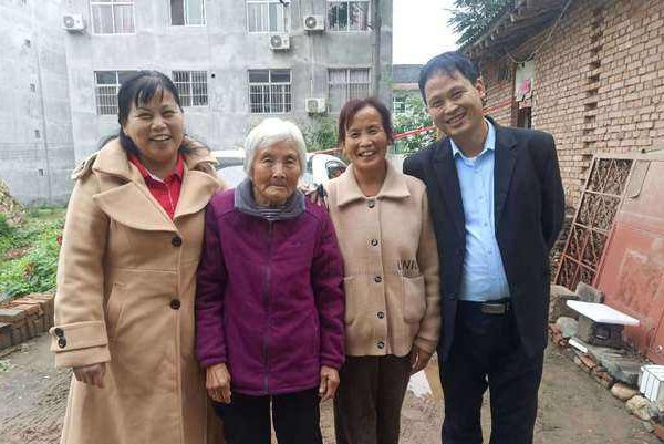 女儿假装看病带妈妈回外婆家，为何网友纷纷被“暖”了？