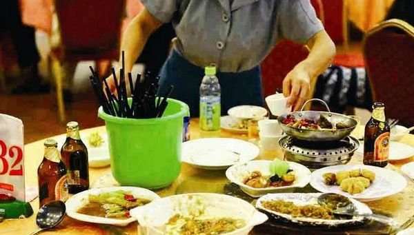 建议点菜剩太多按双倍付费,这个建议合理吗?