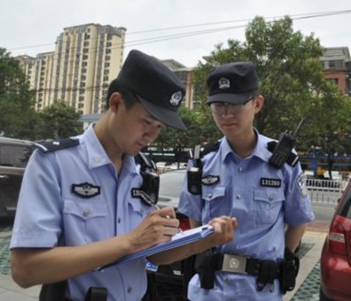 行为恶劣！男子地铁站内向女乘客小便被刑拘，这种人到底是什么心理？