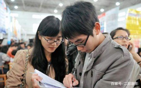 上海一女硕士投资输光积蓄后疯狂盗窃超市,她将受到怎样的惩罚?