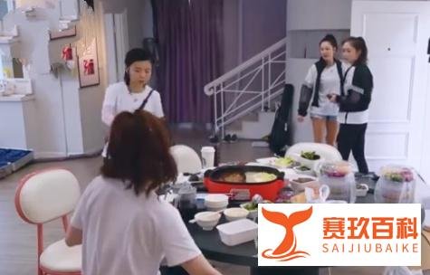 <<乘风破浪的姐姐>>许飞端碗火锅上车，上了热搜，我笑弯了腰