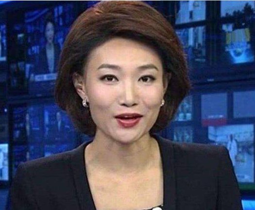 新闻播一半苍蝇飞入嘴里,加拿大女主播淡定“生吞”继续播报,你怎么看?