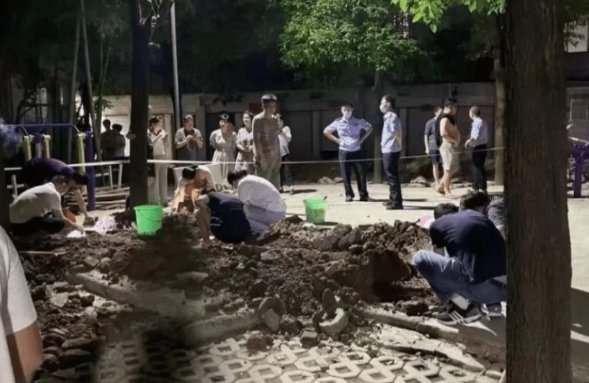 浙江一小区挖出34000多枚宋代古币引哄抢，居民们的做法是否违法？