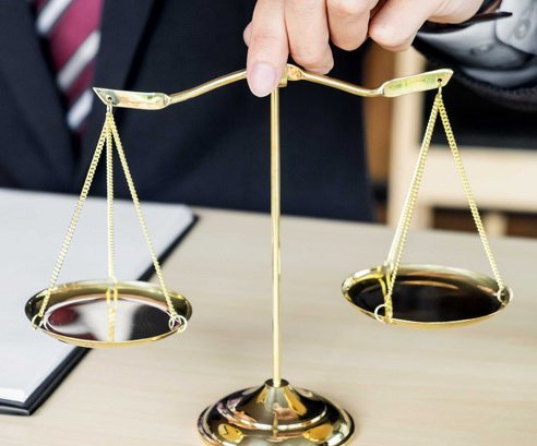 上海警方通报男子持刀划伤居委干部,此男子有抑郁症,需要承担法律责任吗?