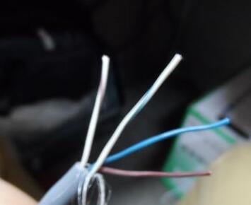 电话线的水晶头那里线断了 怎么接？