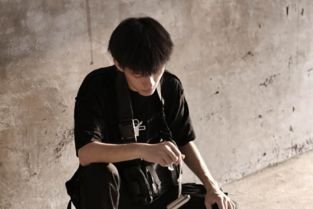 张颜齐否认抄袭草东,艺人太难当了背后的付出谁人能懂?