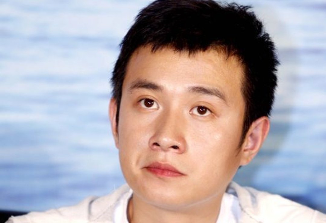 文章被曝开酒吧维持生计,他现在过得怎么样?