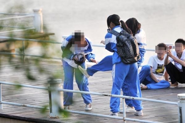 泫雅否认曾校园暴力同学,校园暴力事件是何人爆料的?