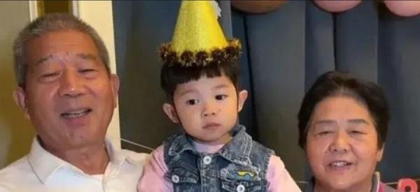 7旬夫妻为3岁女儿庆生，为了照顾年幼的女儿，计划活到110岁