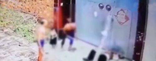 无法无天！河北一男子持铁锹当街暴打老人小孩 致1死1重伤