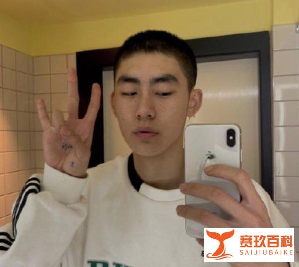 刚分手就曝新恋情?林小宅和梁继远亲吻照曝光,网友:肚子真惨