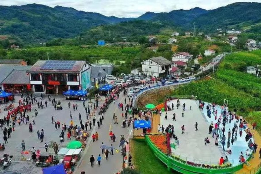你如何看待明星村大拆大建一两年浪费近700万这件事？