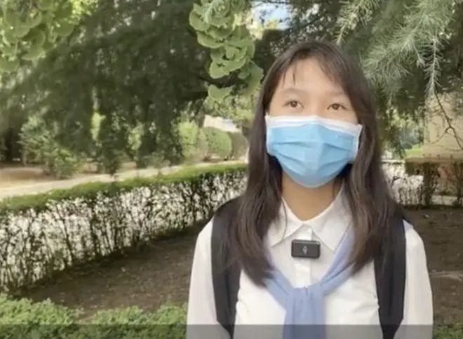 西安女生步行5分钟大学报到，距家仅600米引网友羡慕，这是怎样的体验？
