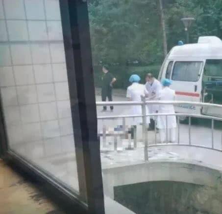 坠亡大学生曾在考场哭了20分钟 网友:心理这么脆弱还作弊?