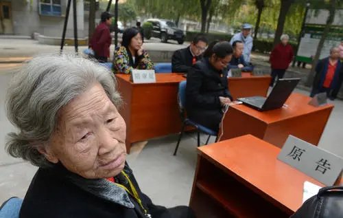 安徽一奶奶偷窃被抓甩锅孙子,奶奶这么做会对孙子造成心理影响吗?