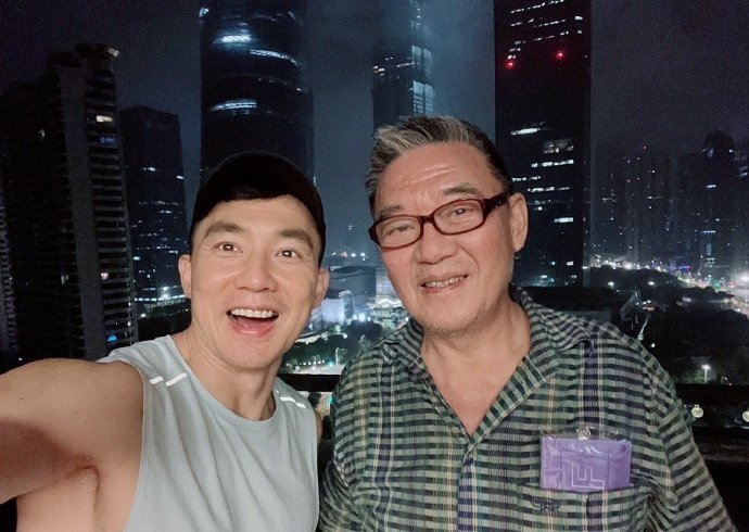 李立群现身刘畊宏直播间，他们两人之间的互动如何？