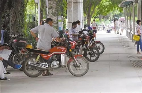 开摩的985硕士走红后有人开始查他的毕业论文,他的毕业论文写得怎么样?